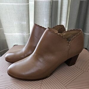 Jack Rogers Booties Brown Tan Leather Ankle Boots Marianne Scallop Trim Casual
